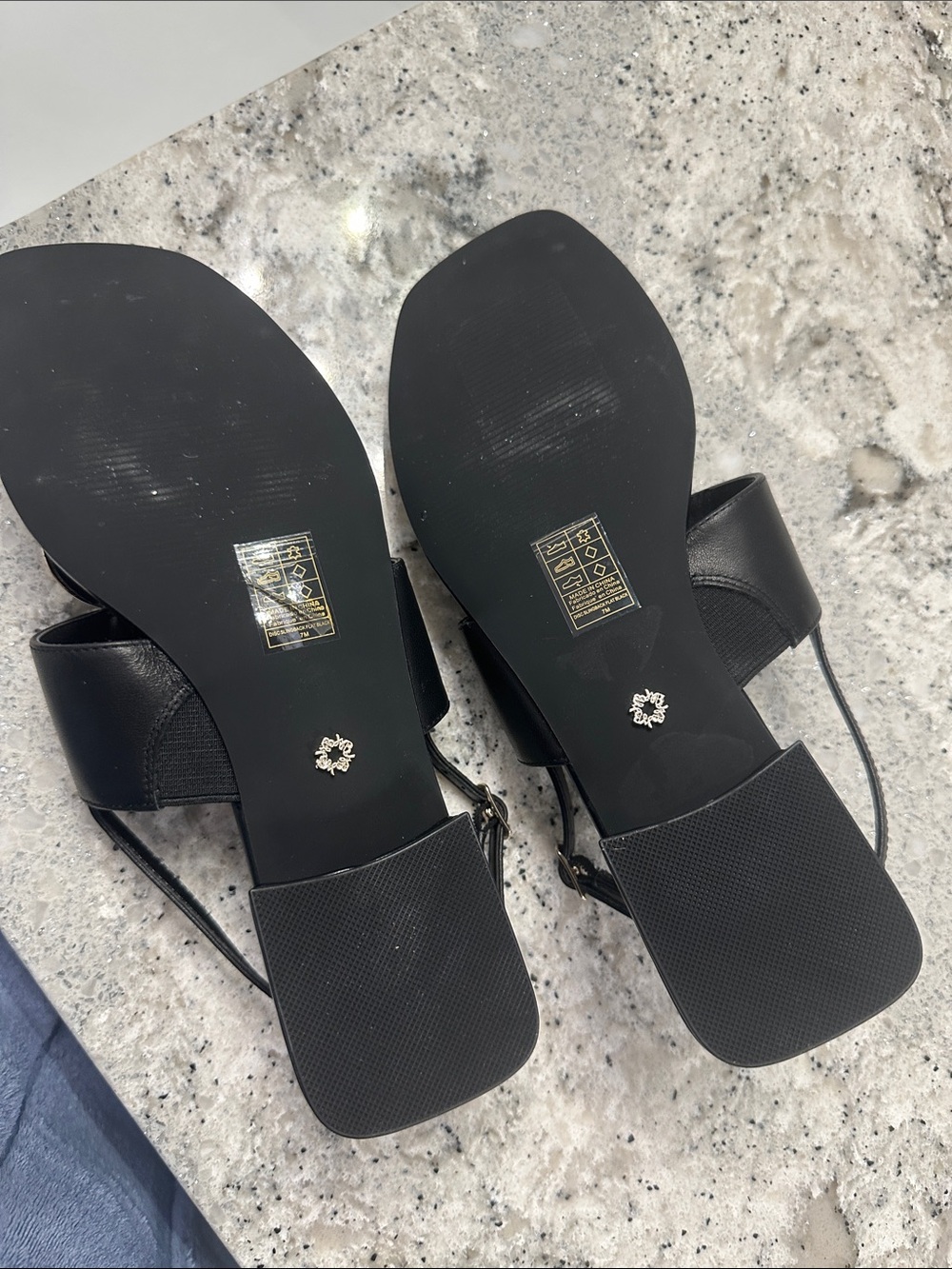 NEW Black Women's Leather Toe-Post Sandals with Decorative Medallion - Picture 4 of 5